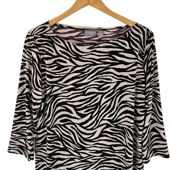 Chicos Travelers Zebra Pattern Blouse Size 2 Asymmetrical Pointed Hem Stretch - Picture 3 of 5